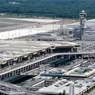 Detto, fatto. Raffica di multe per gli "aspettoni" di Malpensa: 61 sanzioni nella giornata di ieri