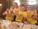 Mastini forever: tra boccali di birra Forst e stinco di maiale i cuori gialloneri sognano la Coppa FOTO E VIDEO
