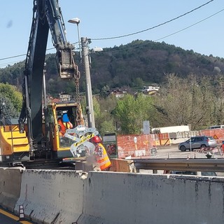 I lavori in corso a Mercallo sulla superstrada Besozzo-Vergiate per la realizzazione della rotatoria