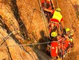 Alcuni momenti dell'esercitazione del Soccorso Alpino sul Cinzanino a Maccagno