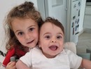 Matilde con il fratellino Tommaso nella foto inviata in redazione dalla mamma