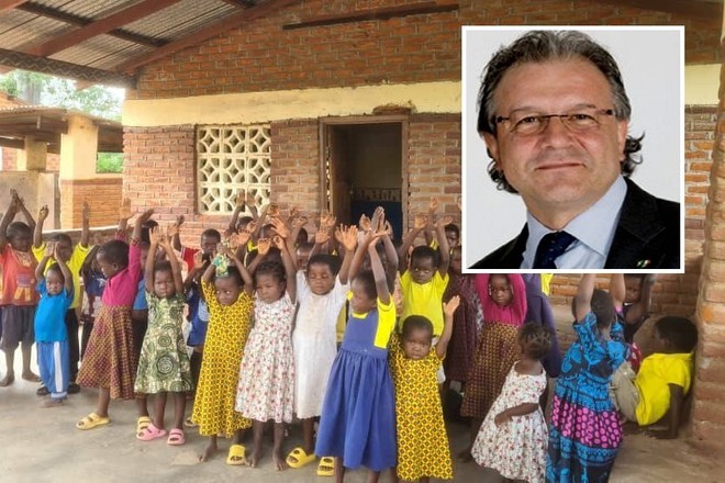 Foto dalla pagina Fb di Tracce nel mondo, nel riquadro Massimo Bossi