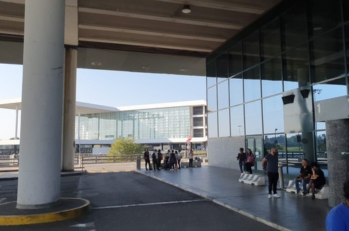 I lavoratori della Dussmann Service di Malpensa non mollano: giovedì 2 ottobre presidio, flash mob e corteo al Terminal 1 I lavoratori della Dussmann Service di Malpensa non mollano: giovedì 2 ottobre presidio, flash mob e corteo al Terminal 1