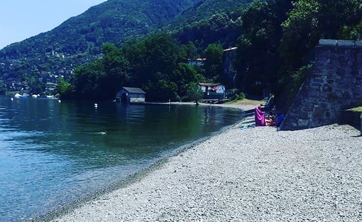 Una spiaggia di Maccagno