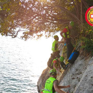 Alcuni momenti dell'esercitazione del Soccorso Alpino sul Cinzanino a Maccagno