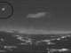 La meteora (nel cerchio) solca i cieli di Varese nella foto diffusa dalla Società Astronomica Schiaparelli