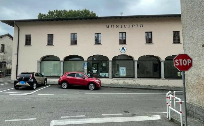 Il municipio di Monvalle Il municipio di Monvalle