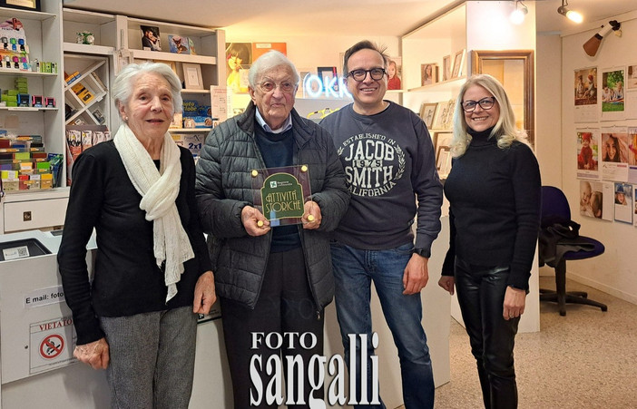 Tradizione e innovazione sono alla base dell'attività del negozio Foto Sangalli