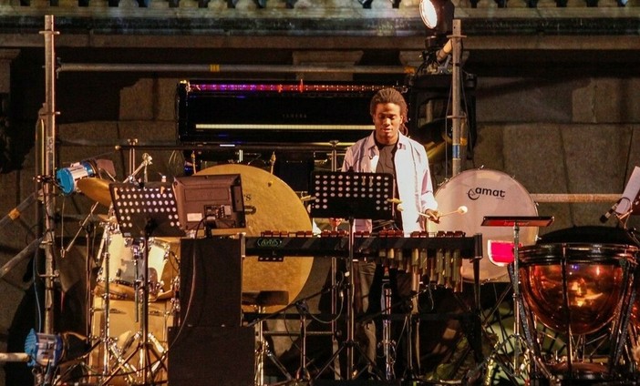 Naudy Carbone durante un concerto (Pagina Facebook)