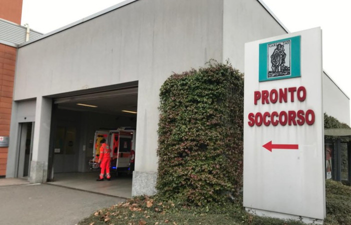 Ambulanza si ribalta sull'autostrada A26: il paziente a bordo portato in codice rosso all'ospedale di Varese