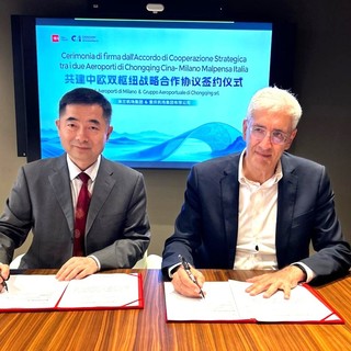 Luigi Battuello, Chief Commercial Officer di SEA Aeroporti di Milano e Wei Huang, Chairman dell'Aeroporto di Chingqing