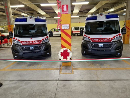 Due nuove ambulanze per la Croce Rossa di Varese. A donarle l'ex vicesindaco Bottelli