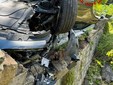 Le immagini dell'auto ribaltata sulla Sp69 a Porto Valtravaglia