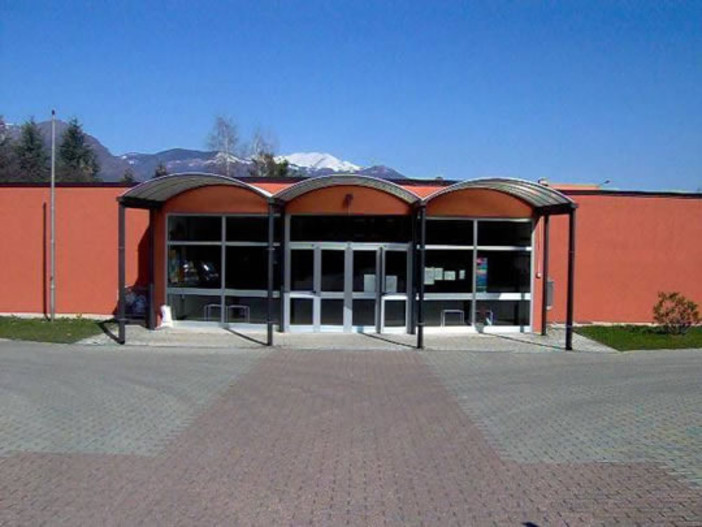 La scuola primaria di Porto Valtravaglia La scuola primaria di Porto Valtravaglia