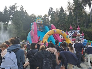 Alcune immagini della festa del Ponte del Sorriso ai Giardini Estensi Alcune immagini della festa del Ponte del Sorriso ai Giardini Estensi
