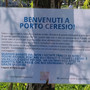 Il cartello lasciato dai giovani della Consulta di Porto Ceresio Il cartello lasciato dai giovani della Consulta di Porto Ceresio