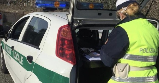Scattano i controlli straordinari: oltre 60 presidi della Polizia locale di Varese contro alcol, droga e cellulari al volante Scattano i controlli straordinari: oltre 60 presidi della Polizia locale di Varese contro alcol, droga e cellulari al volante