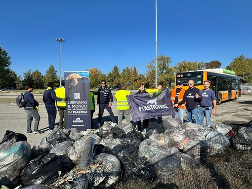 Lombardia: detenuti e volontari ripuliscono Varese e Monza. Rimossi 220 chili di rifiuti Lombardia: detenuti e volontari ripuliscono Varese e Monza. Rimossi 220 chili di rifiuti