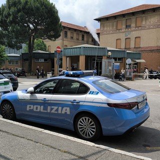 Un uomo aggredisce due agenti della Polizia locale di Busto, bloccato con lo spray