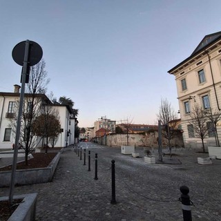 Il nuovo condominio, di sei o sette piani, dovrebbe sorgere tra via Borroni, di fronte alle ex carceri e al fianco di palazzo Marliani Cicogna, e piazza Vittorio Emanuele II