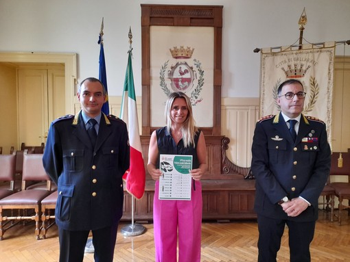 Da sinistra, il vicecommissario Risi, l'assessore Caruso e il comandante Giannini (nella foto in fondo all'articolo anche il sindaco Cassani)