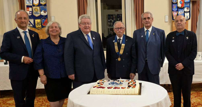 Da sinistra Giuseppe Del Bene, Gay Maloney, Mark Daniel Maloney, Piergiorgio Zanazza, Carlo Giani e Stefano Artese Da sinistra Giuseppe Del Bene, Gay Maloney, Mark Daniel Maloney, Piergiorgio Zanazza, Carlo Giani e Stefano Artese