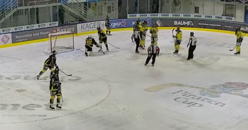 L'Appiano festeggia il 3-0 segnato dopo un netto fallo su Schina non sanzionato