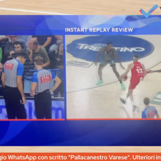 Un momento de l'Ultima Contesa di ieri sera dedicato alla "moviola": chiarissima la trattenuta di Niang su Hale...
