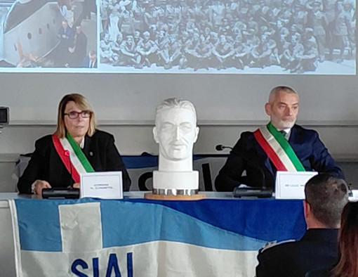 Sesto Calende e Cori unite nel segno di Alessandro Marchetti: svelato il cartello ufficiale del gemellaggio Sesto Calende e Cori unite nel segno di Alessandro Marchetti: svelato il cartello ufficiale del gemellaggio