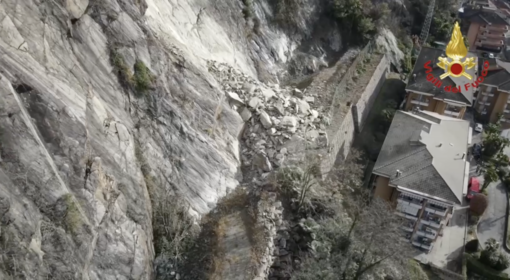 VIDEO. Frana a Luino, anche i droni controllano la montagna. Le undici famiglie restano sfollate