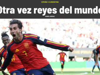 La copertina di Marca, quotidiano sportivo spagnolo, celebra la Spagna campione del mondo per la seconda volta La copertina di Marca, quotidiano sportivo spagnolo, celebra la Spagna campione del mondo per la seconda volta