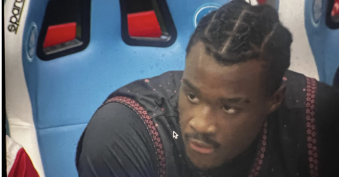 Elisee Assui, sconsolato in panchina