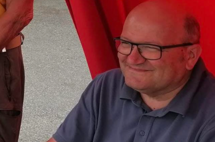 «Ci accoglievi con un sorrisetto, non sapevi arrabbiarti e arrivavi sempre quando gli altri se ne andavano: arrivederci Carlo»