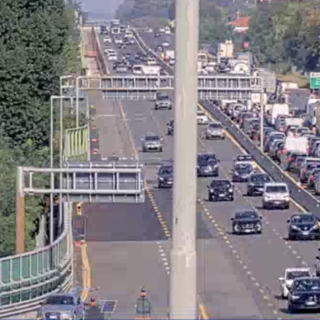 Le code in Autolaghi in conseguenza dell'incidente viste dalla webcam di Autostrade per l'Italia