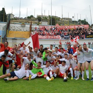 29 maggio: il Varese vince i playoff a Sanremo davanti a 300 tifosi impazziti di gioia. Sembra passato un secolo... (foto Ezio Macchi)