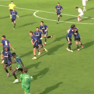 Tutti in campo a gioire anche dalla panchina per l'1-1 di Pietra al Breda di Sesto
