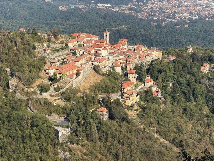 Weekend da vivere tra le bellezze della nostra terra: il Sacro Monte visto dal Campo dei Fiori nella foto di Gianluca Bertoni Weekend da vivere tra le bellezze della nostra terra: il Sacro Monte visto dal Campo dei Fiori nella foto di Gianluca Bertoni
