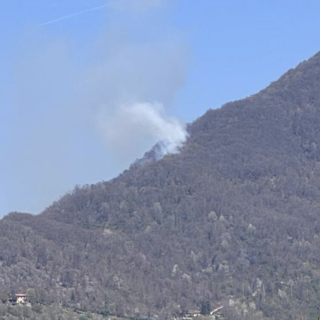 Laveno, incendio sotto controllo ma le operazioni proseguono
