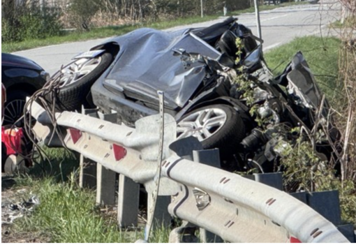 Tragico schianto in superstrada: muore una donna di 59 anni