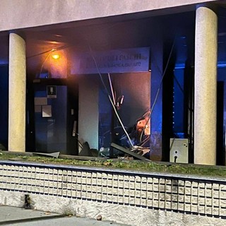 Il bancomat fatto esplodere stanotte a Saronno (foto tratta da IlSaronno.it)