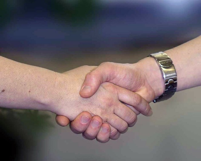 L'OPINIONE. La violenza nasce dentro ciascuno di noi: da Induno un monito universale per sconfiggere l'odio