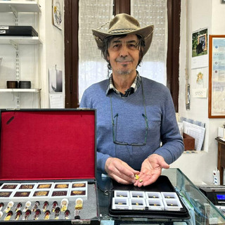 Giorgio Bogni nella sua Galleria dei Cristalli a Sesto Calende