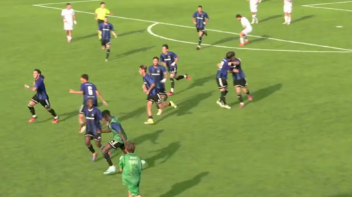 Tutti in campo a gioire anche dalla panchina per l'1-1 di Pietra al Breda di Sesto Tutti in campo a gioire anche dalla panchina per l'1-1 di Pietra al Breda di Sesto