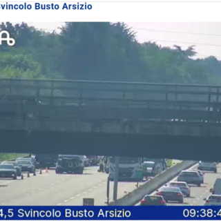 Le immagini dell'incidente con il mezzo pesante dalla webcam di Autostrade per l'Italia