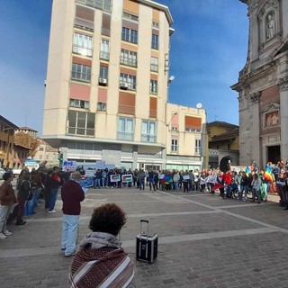 Un'immagini del sit in di stamattina a Somma Lombardo a favore di Gaza Un'immagini del sit in di stamattina a Somma Lombardo a favore di Gaza