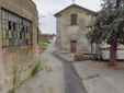 L'esterno della ex concessionaria Terziroli su via Santa Maria Maddalena/2