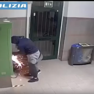 Presa la banda delle "spaccate" nelle stazioni ferroviarie della Saronno-Cadorna: sei colpi e bottino da 300mila euro Presa la banda delle "spaccate" nelle stazioni ferroviarie della Saronno-Cadorna: sei colpi e bottino da 300mila euro