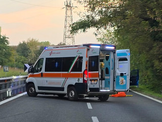 Le immagini dell'incidente avvenuto nel tardo pomeriggio di domenica a Comabbio sulla superstrada Besozzo-Vergiate Le immagini dell'incidente avvenuto nel tardo pomeriggio di domenica a Comabbio sulla superstrada Besozzo-Vergiate