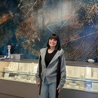 Alice Castiglioni nel suo negozio di Sesto Calende