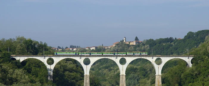 Ponte ferroviario di Malnate, l’Amministrazione replica: «Nessuna inerzia, già avviato il confronto con FNM»